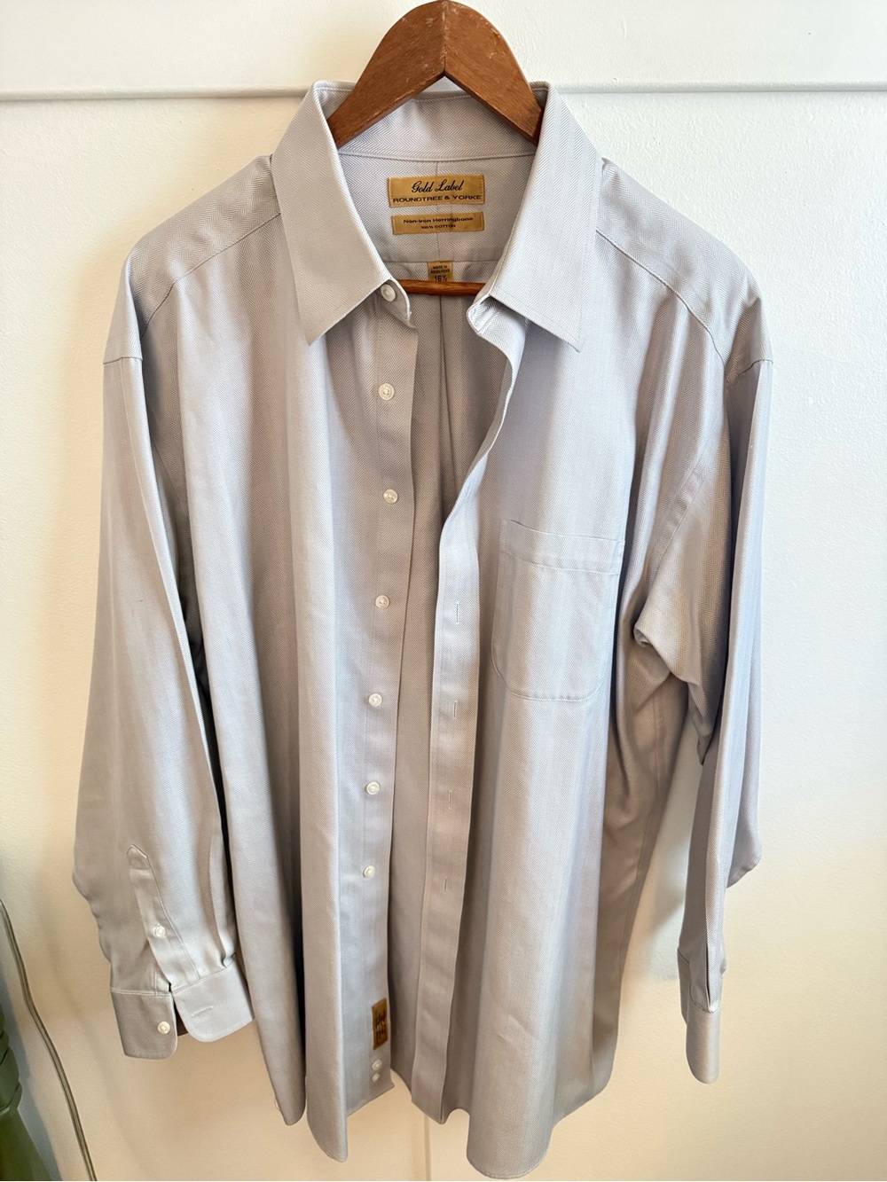 Roundtree & Yorke Gold Label Men’s Light Gray Dress Shirt - Classic Button-Down